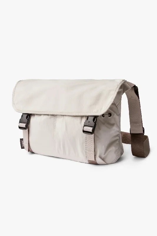 Bellroy Cinch Messenger Bag Oat